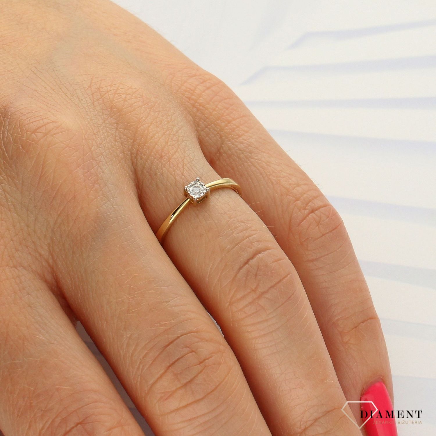 Pierścionek złoty DIAMENT żółte złoto, diament, zwężany. Złoto i brylanty to wyjątkowe połączenie, które kobiety wprost uwielbiają.-002.jpg